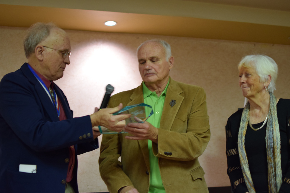 Image of Butch Farabee receiving the award.